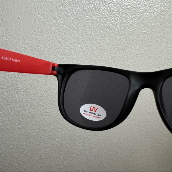 Disneyland Resort Magic Key Holder Sun Glasses Sunglasses UV Park Exclusive HTF - Picture 6 of 6